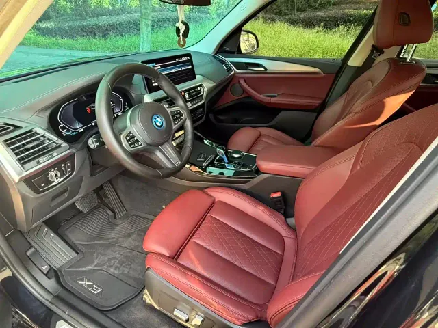 BMW iX3 — Фото автомобиля 9