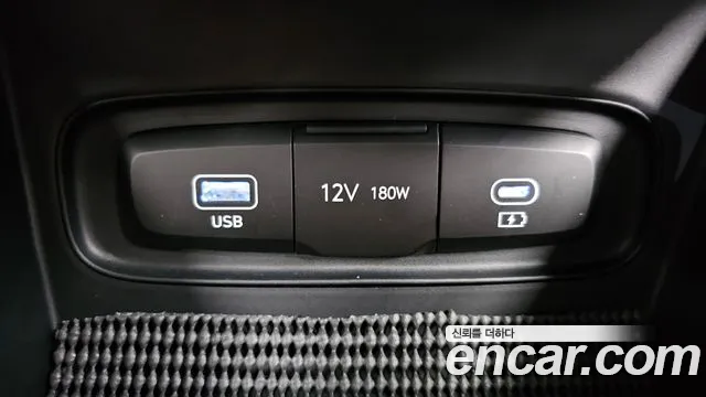 Hyundai Venue — Фото автомобиля 20
