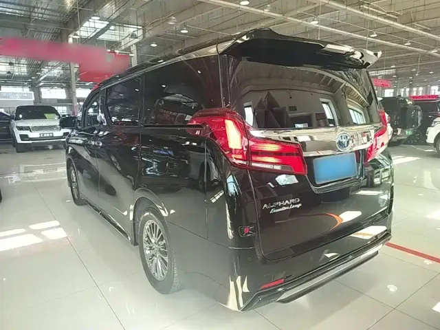Toyota Alphard — Фото автомобиля 4