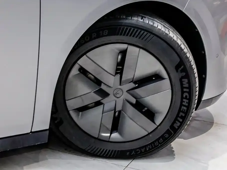 Li Auto Li Auto MEGA 2024 Ultra — Фото автомобиля 3