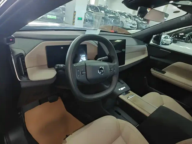 Volvo XC70 Plug-in Hybrid — Фото автомобиля 9