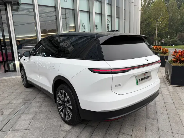 Nio ES8 — Фото автомобиля 15