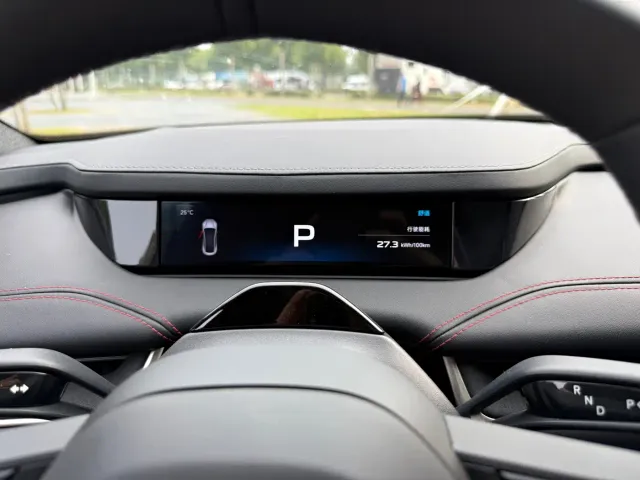 Xiaomi SU7 — Фото автомобиля 16