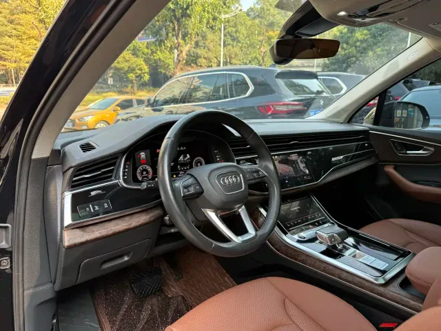 Audi Q7 — Фото автомобиля 6