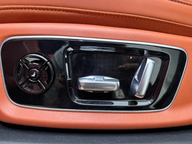 Li Auto L9 — Фото автомобиля 16