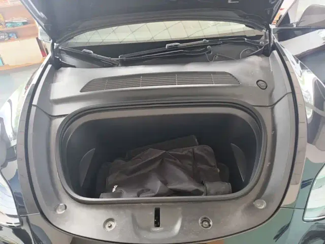 Tesla Model Y — Фото автомобиля 19