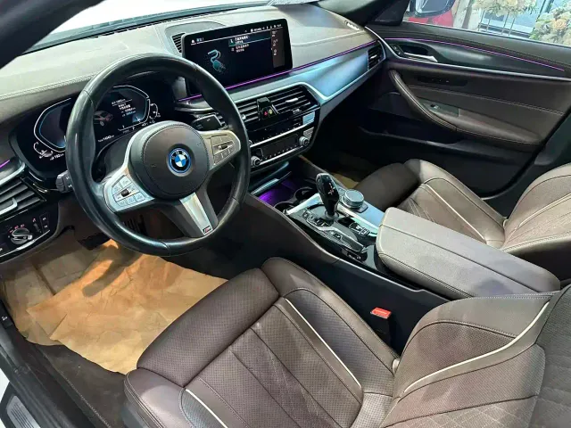 BMW 5 Series — Фото автомобиля 11