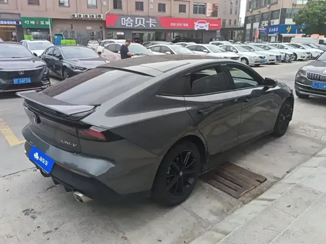 Changan UNI-V — Фото автомобиля 3