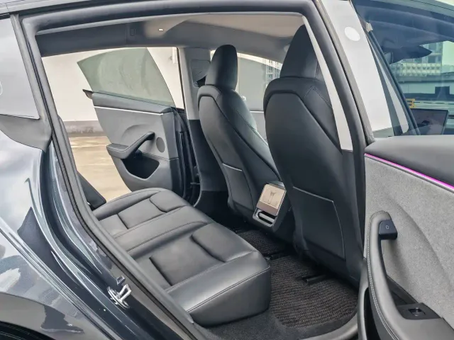 Tesla Model 3 — Фото автомобиля 9
