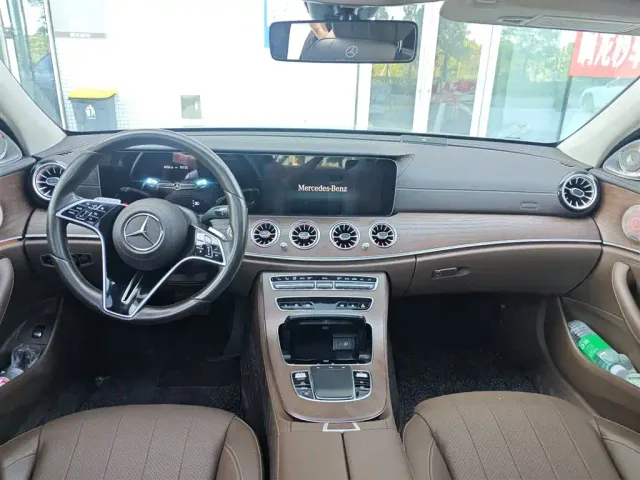 Mercedes-Benz E-Class — Фото автомобиля 5