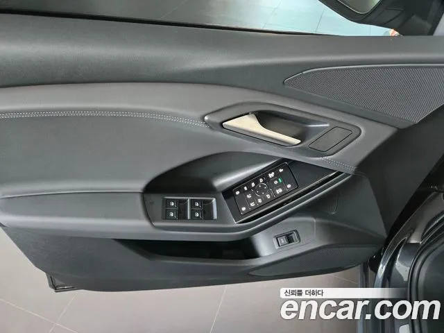 Audi Q6 e-tron — Фото автомобиля 17