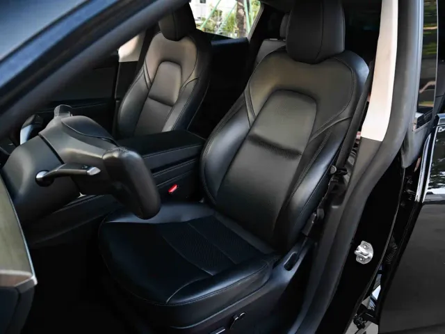 Tesla Model Y — Фото автомобиля 8