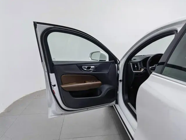 Volvo S60 — Фото автомобиля 8
