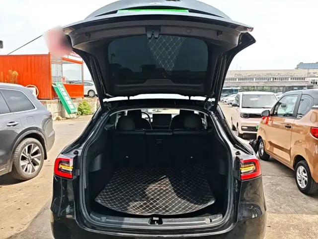 Tesla Model Y — Фото автомобиля 18