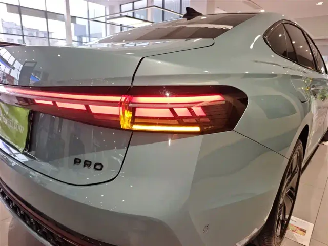 Volkswagen Passat — Фото автомобиля 7