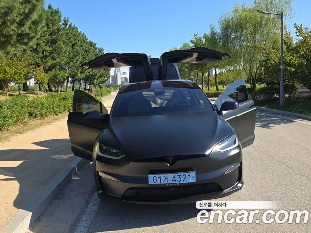 Tesla Model X — Фото автомобиля 6