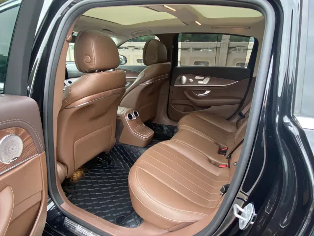 Mercedes-Benz E-Class — Фото автомобиля 8