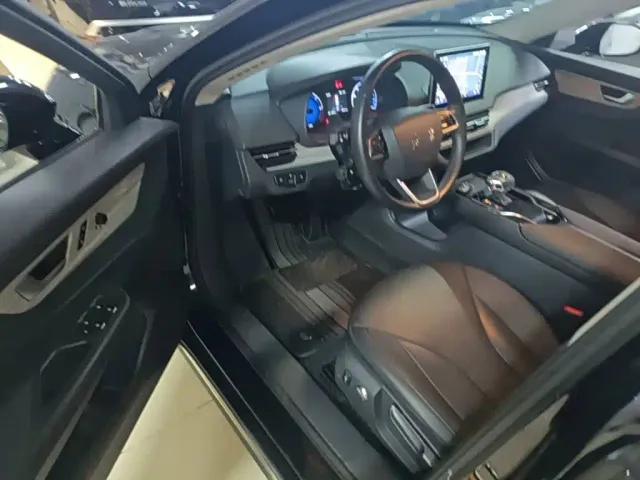 Hongqi E-QM5 — Фото автомобиля 15