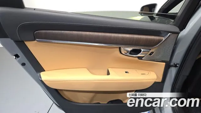 Volvo S90 — Фото автомобиля 14