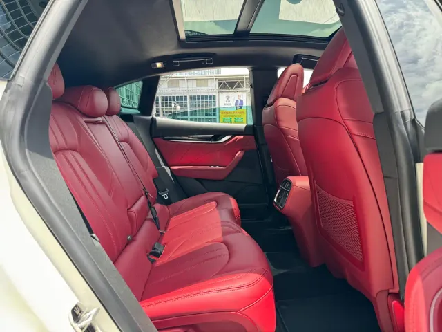 Maserati Levante — Фото автомобиля 8