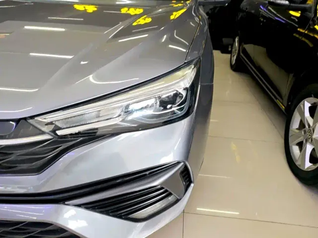 Roewe i5 — Фото автомобиля 23