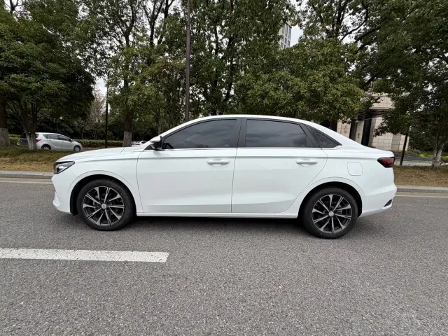 Geely Emgrand — Фото автомобиля 3