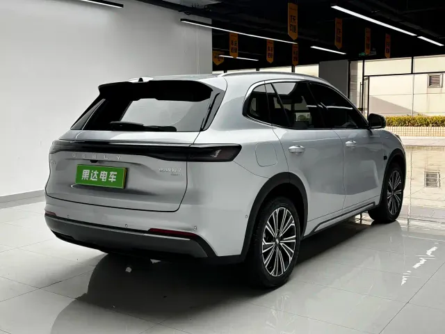 Geely Galaxy Starship 7 EM-i — Фото автомобиля 4