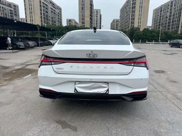 Hyundai Elantra — Фото автомобиля 10