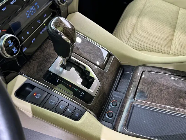 Toyota Alphard — Фото автомобиля 13