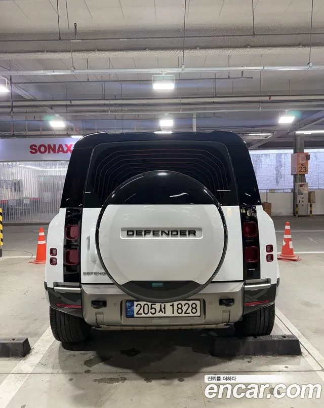 Land Rover Defender Defender (L663) 110 P300 X-Dynamic SE — Фото автомобиля 4