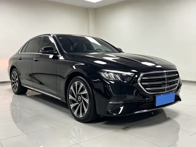 Mercedes-Benz E-Class — Фото автомобиля 3