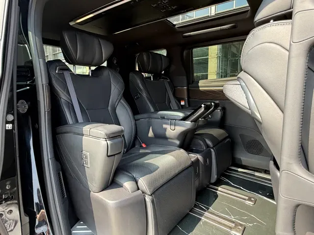 Toyota Alphard — Фото автомобиля 15