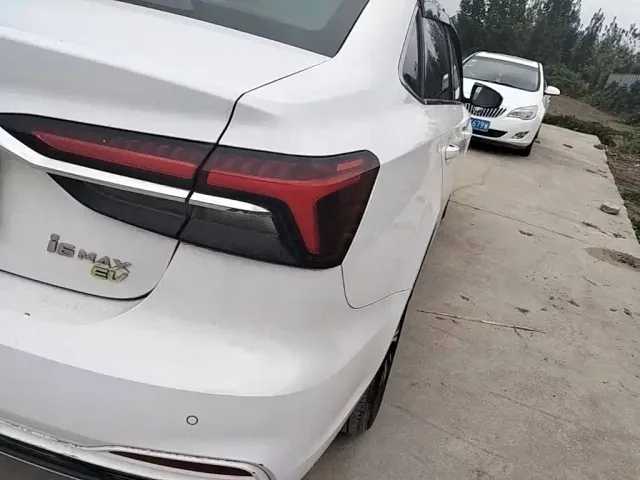 Roewe i6 MAX EV — Фото автомобиля 7