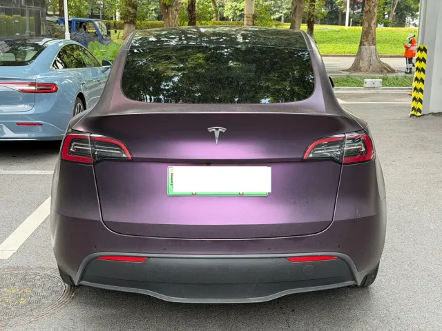 Tesla Model Y — Фото автомобиля 11