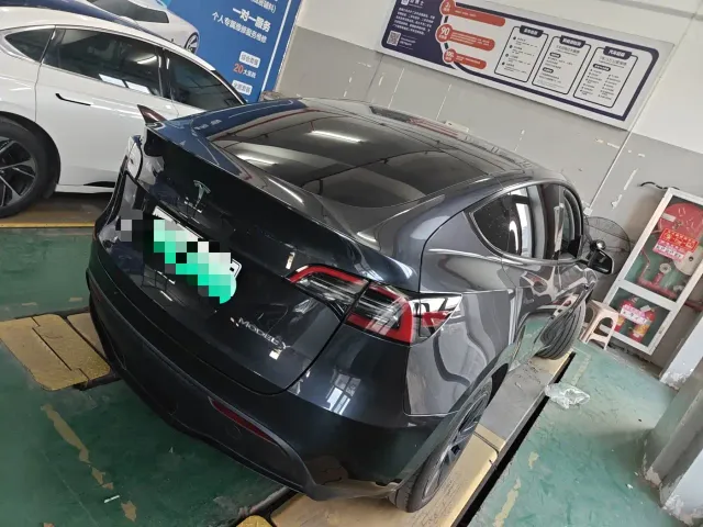 Tesla Model Y — Фото автомобиля 7