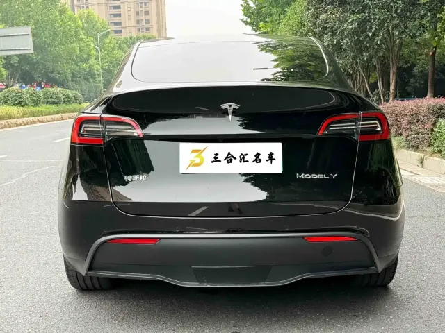 Tesla Model Y 2022 Facelift Rear-Wheel Drive Version — Фото автомобиля 9