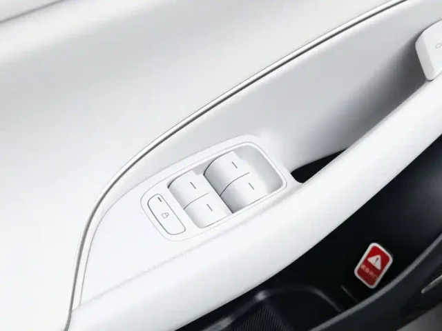 Xiaomi SU7 — Фото автомобиля 9