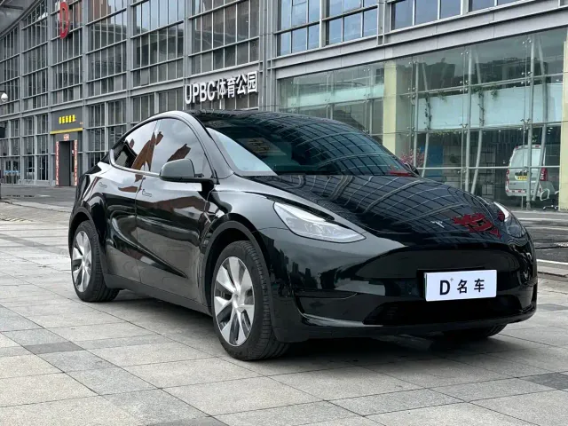 Tesla Model Y — Фото автомобиля 3