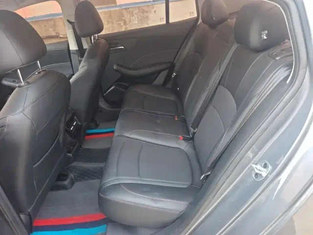 Roewe i5 — Фото автомобиля 16