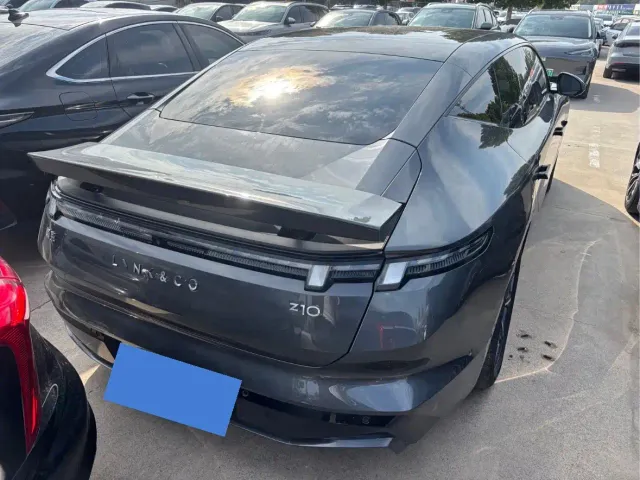 Lynk & Co Z10 — Фото автомобиля 7