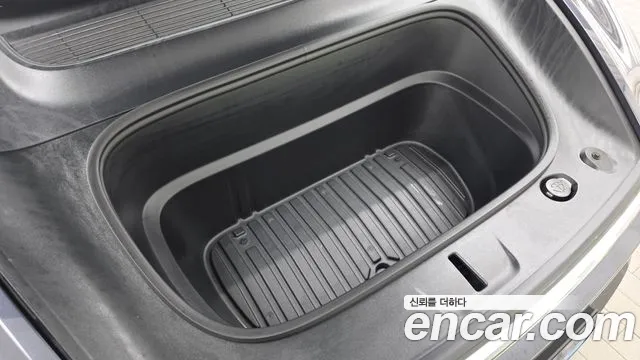Tesla Model Y — Фото автомобиля 6