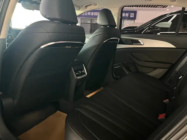 Hongqi H5 — Фото автомобиля 7