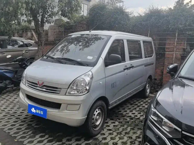 Фотография автомобиля — Wuling Rongguang S