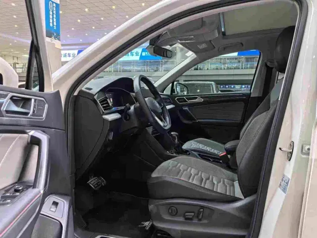 Volkswagen Tiguan L — Фото автомобиля 9