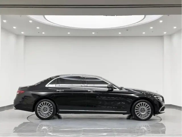 Mercedes-Benz E-Class — Фото автомобиля 4