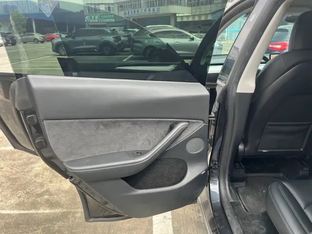 Tesla Model Y — Фото автомобиля 9