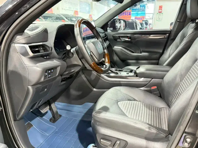 Toyota Crown Kluger — Фото автомобиля 4