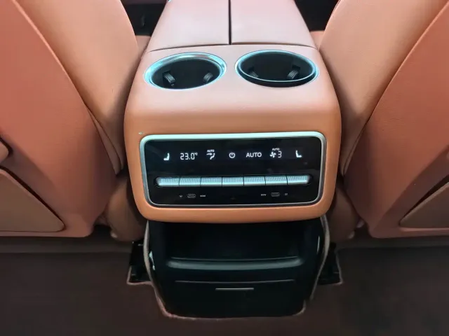Li Auto L8 — Фото автомобиля 18