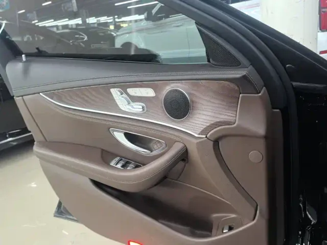 Mercedes-Benz E-Class — Фото автомобиля 7