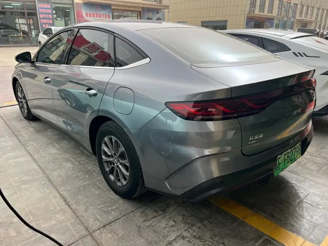 BYD Qin L — Фото автомобиля 7